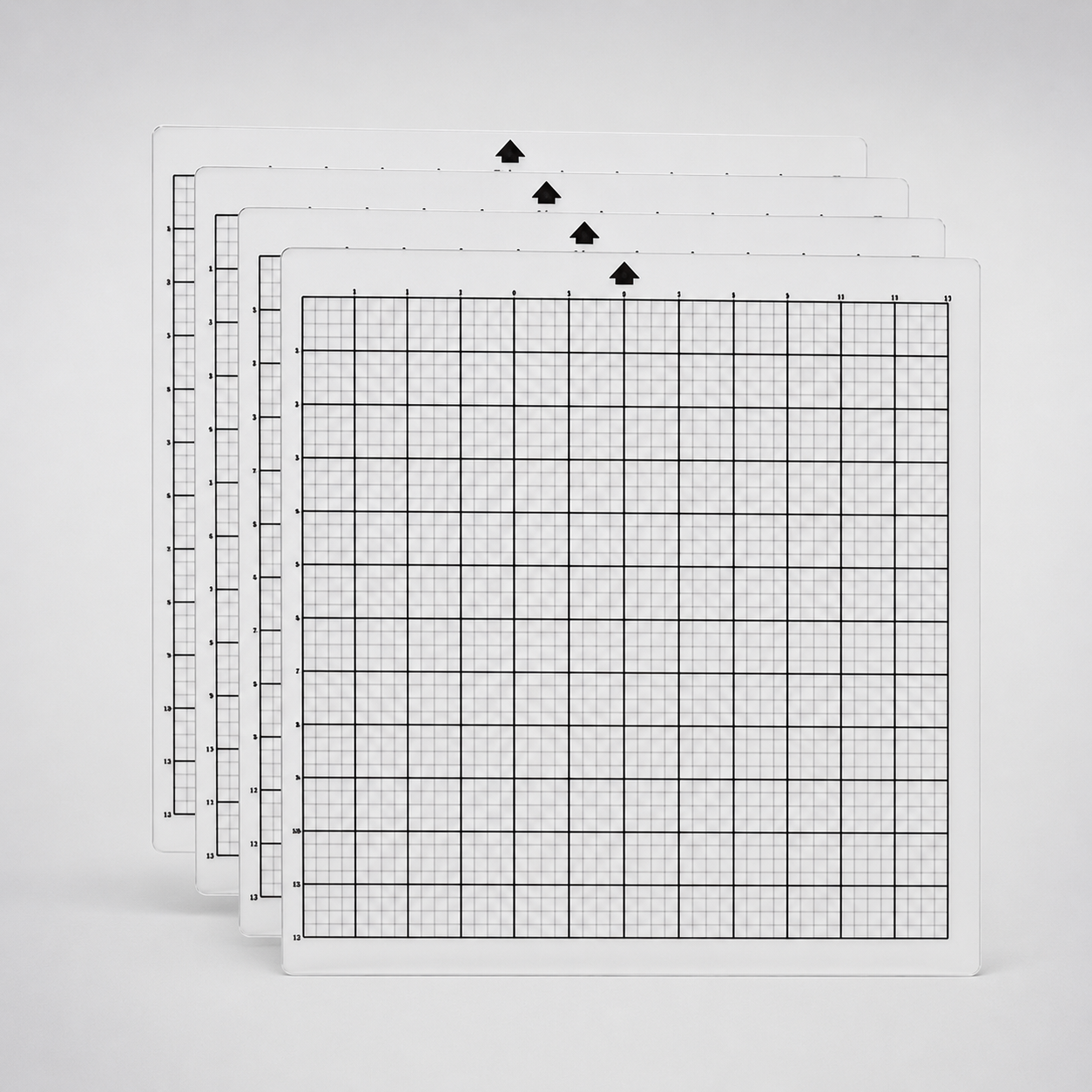Griešanas paliktņi 30 × 30 cm, 4 gabali uz gaiši pelēka studijas fona