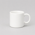 Balta espresso keramikas krūzīte 150 ml uz gaiši pelēka fotostudijas fona