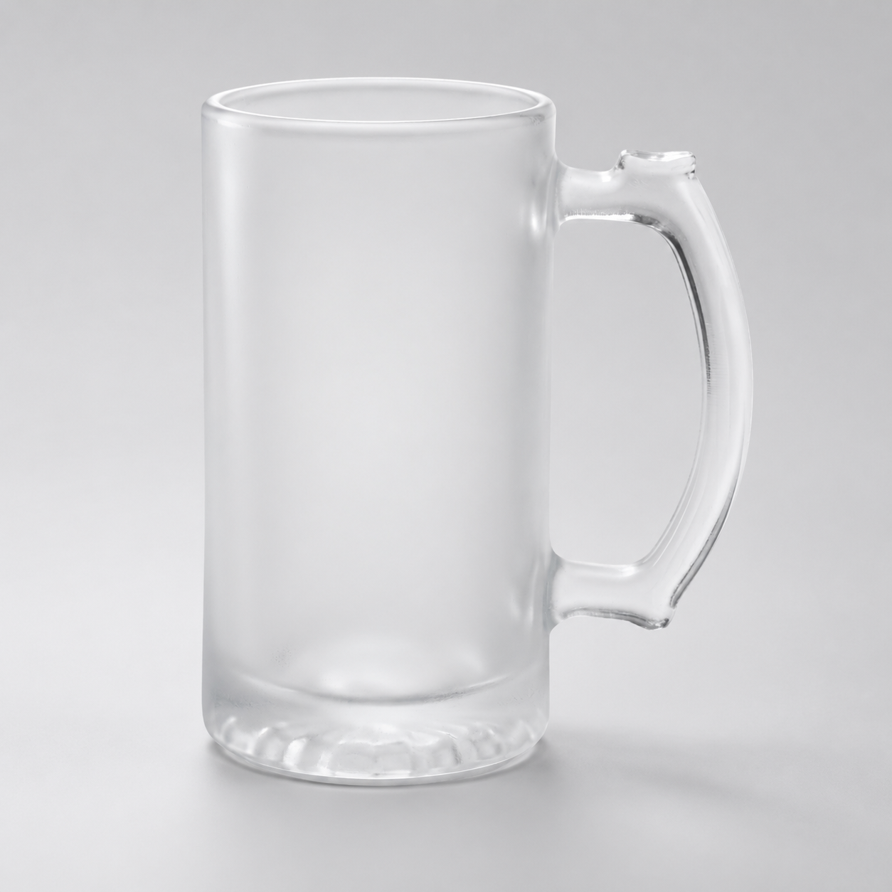 Neapdrukāta 470 ml matēta stikla alus glāze sublimācijai uz pelēka studijas fona